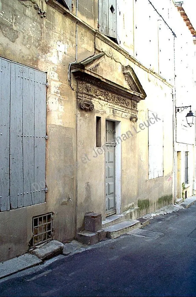 Encadrement massif en pierre d'Estaillades