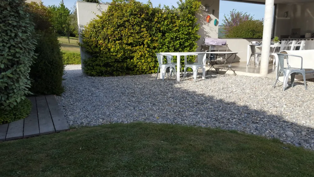 Création d'une terrasse et contour de piscine en Padouk à Meyreuil bouche du rhone
