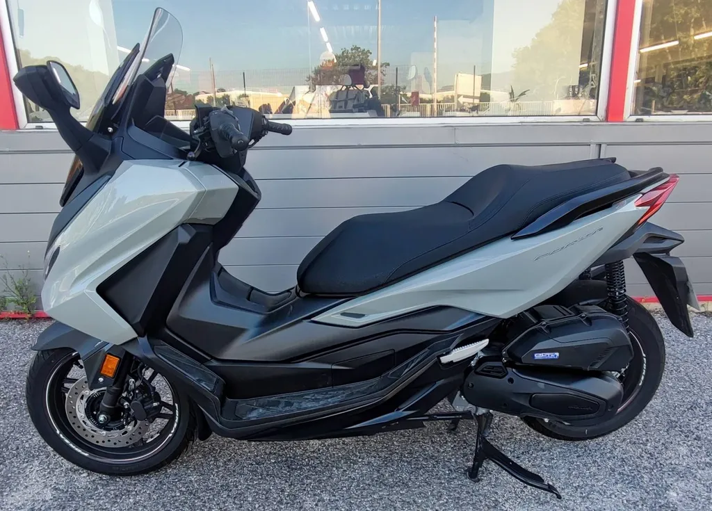 HONDA FORZA 125 DU 10/2024 AVEC 1700 KM