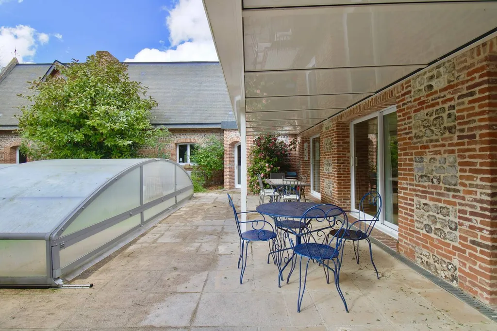 Propriété de 246 m² habitables sur son jardin de 3 680 m², fleuri et arboré, avec piscine, à 30 minutes de Rouen et de Dieppe, Seine Maritime, 76