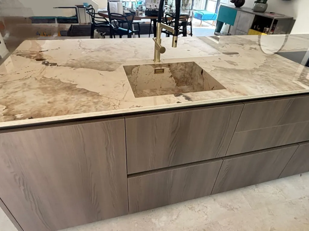 Fabrication et pose d'une cuisine en Dekton Khalo près de Chambéry