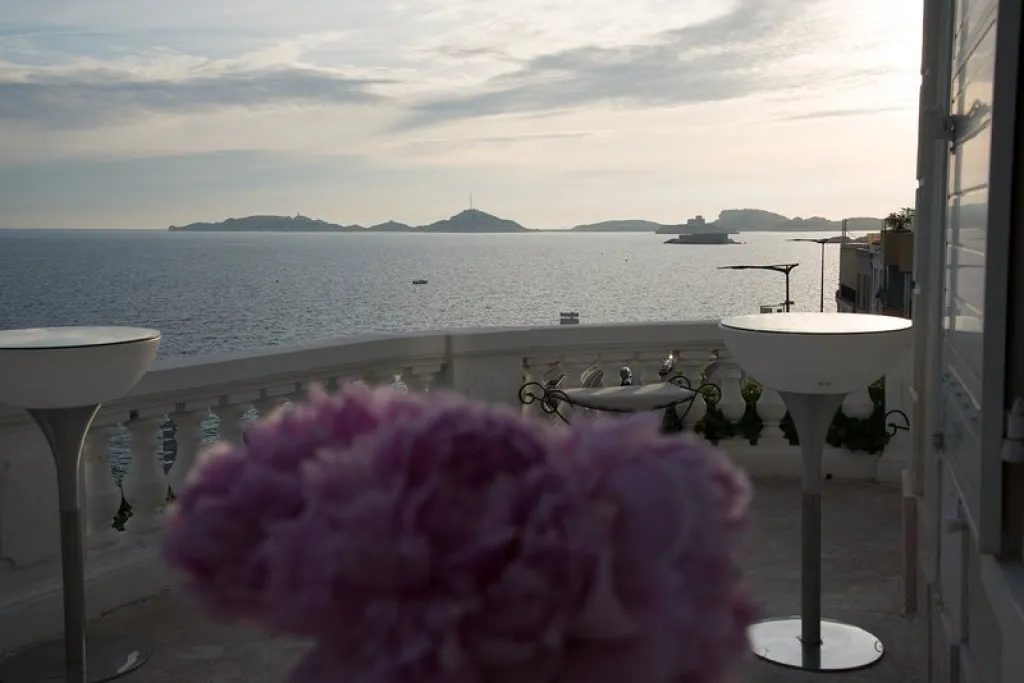 Organisation d'événement avec cocktail pour anniversaire sur la Corniche à Marseille