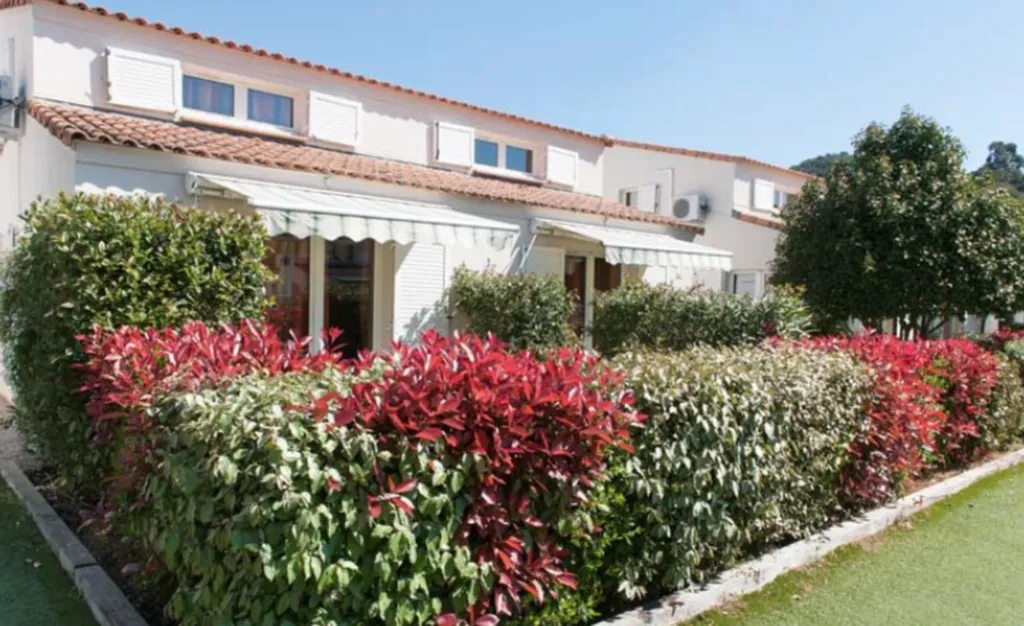 résidence*** composé de villas avec jardins arborés