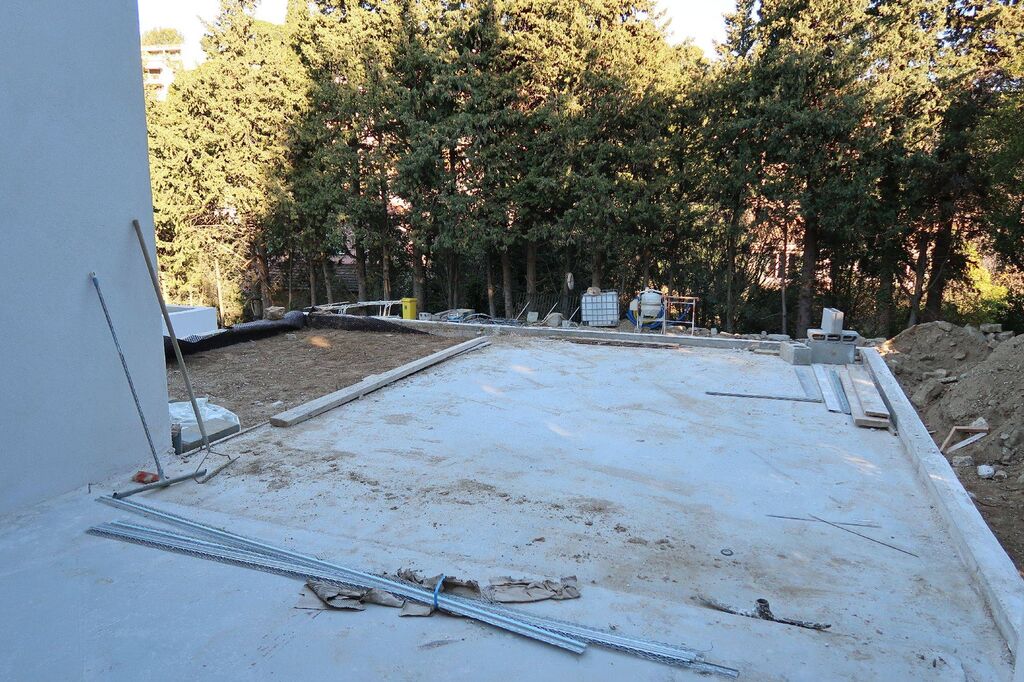 T2 à vendre à Cassis avec jardin terrasse et parkings