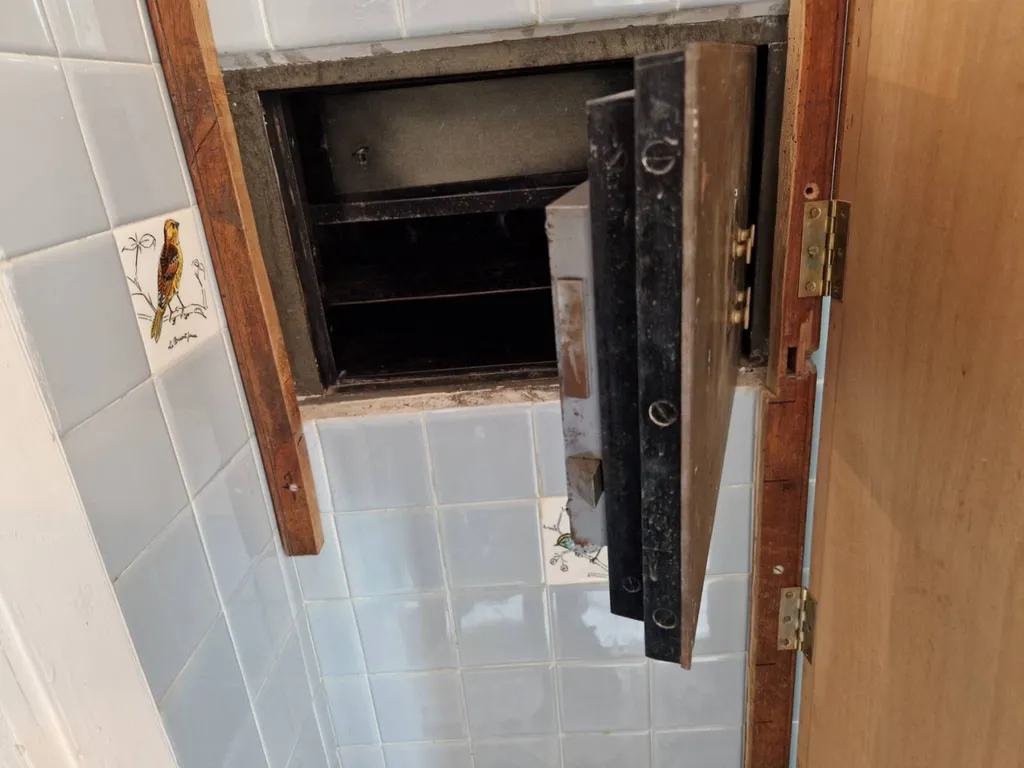 dévérouillage complexe d'un coffre fort sur carvin