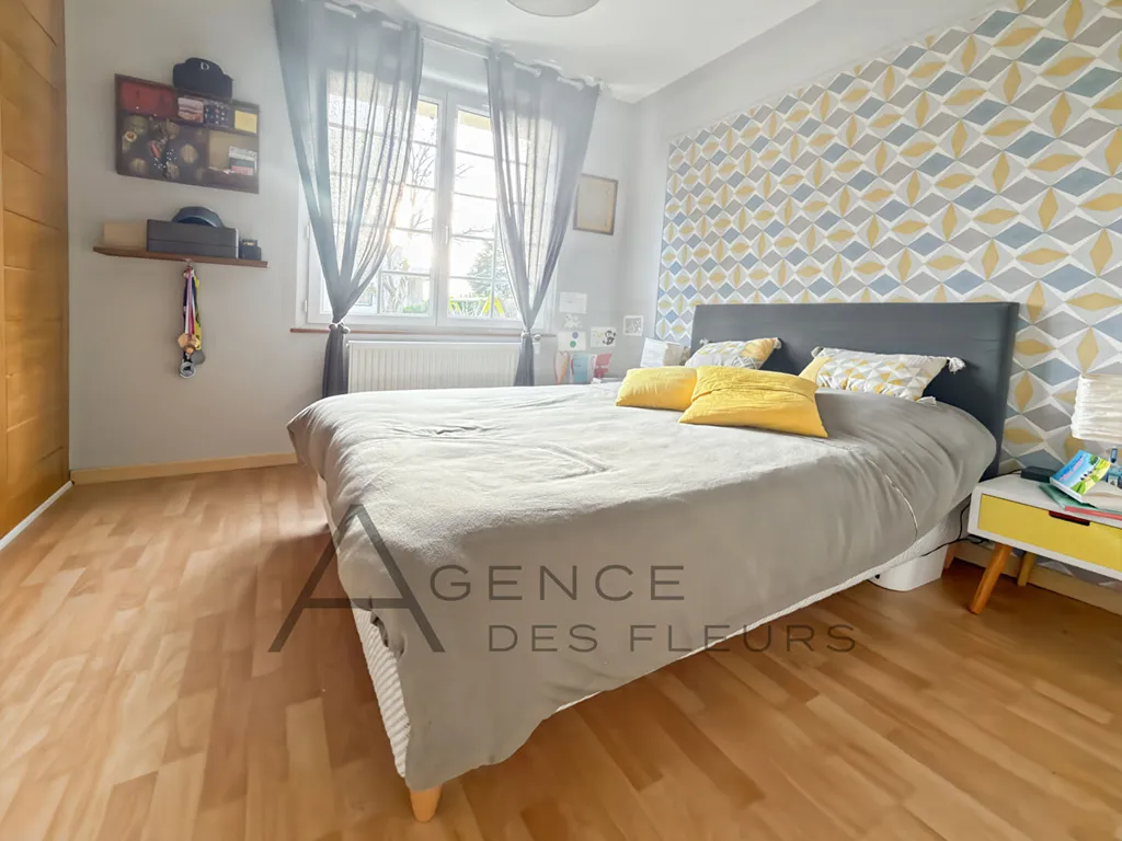 A vendre propriété de charme de 130 m2 hab + dépendances le tout édifié  sur un terrain de 2900 m² sur la commune de Freneuse 76410