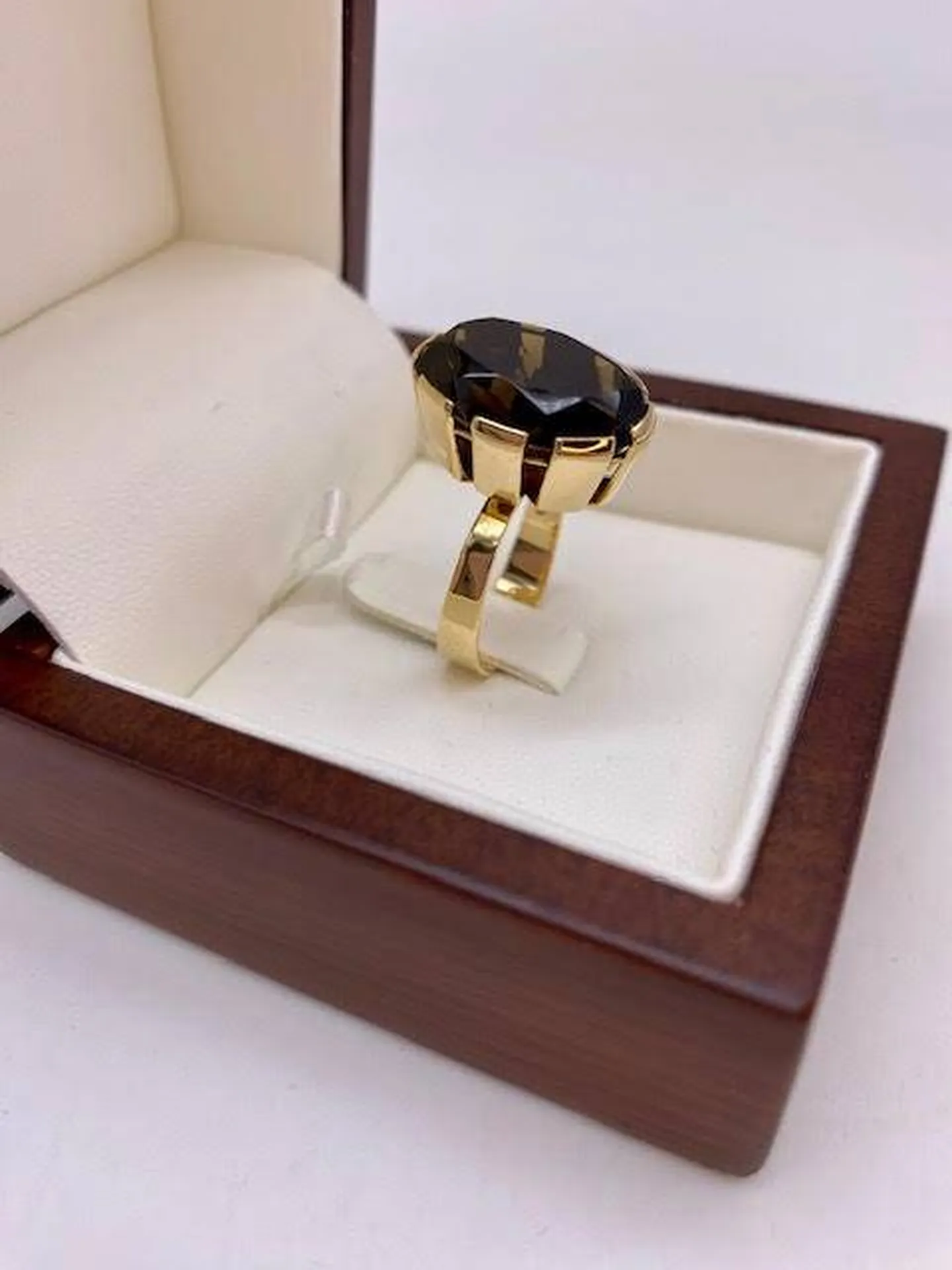 Beauté Fumée : Votre Prochaine Conquête chez la Bijouterie Or Ligne