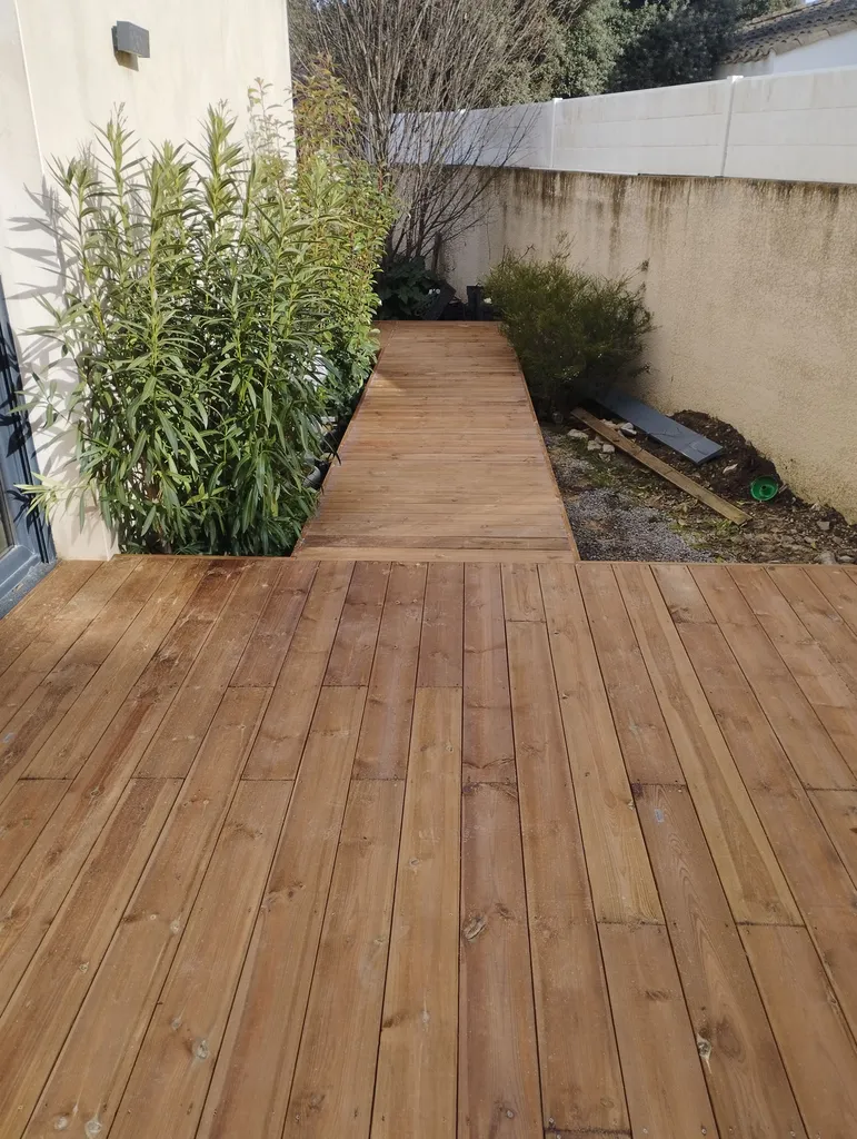 Allée en bois pin autoclave a coter de Montpellier  