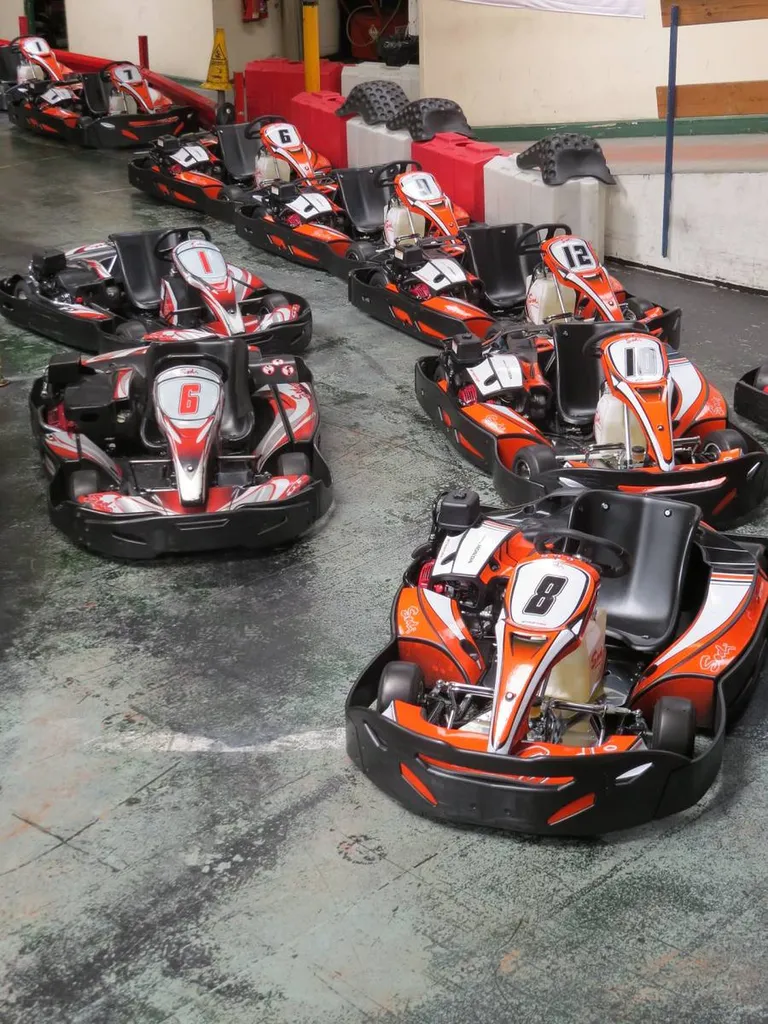S'amuser entre amis sur une piste de karting couverte proche de Dieppe 76 