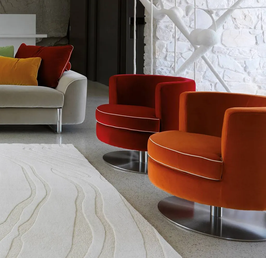 fauteuil de salon en velours et chrome pivotant hyères