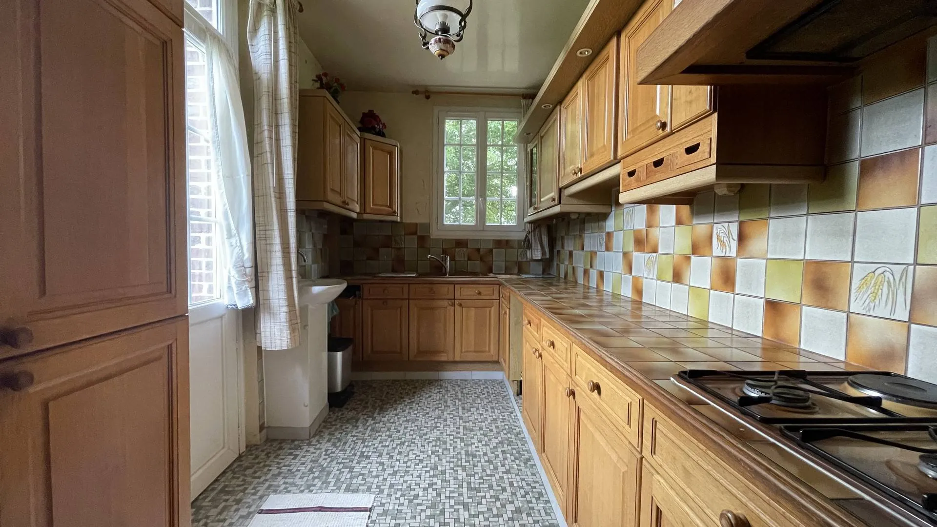 À découvrir en Normandie** : La cuisine fonctionnelle est prête à accueillir vos talents culinaires.