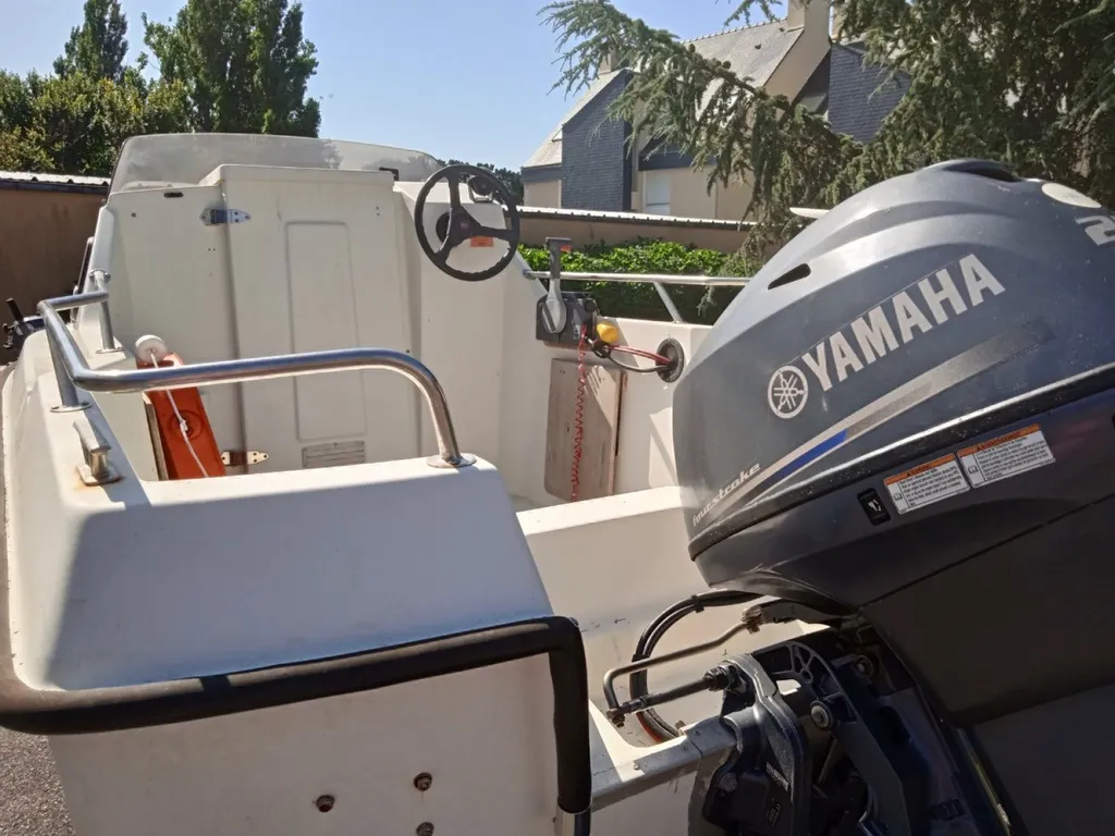 SEABIRD 43F avec moteur YAMAHA disponible à Arzal