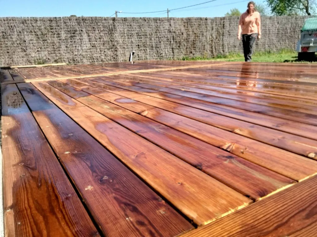 Réalisation d'une terrasse bois sur plots béton au Pyla sur le Bassin d'Arcachon.