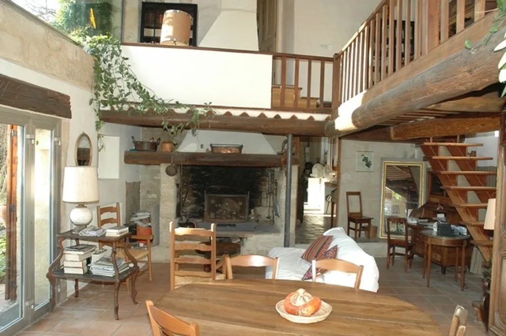 A 35 km d'Avignon, moulin du 18ème restauré et agrandi