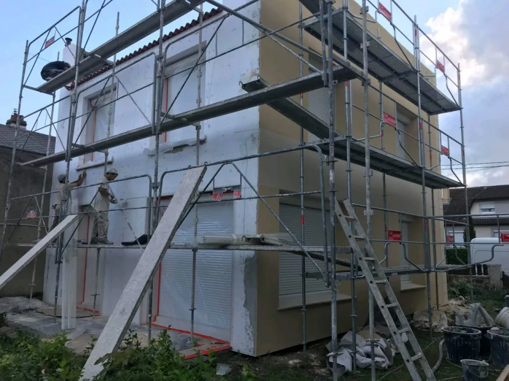 Réalisation d'une isolation thermique par l'extérieur sur maison individuelle secteur Le Havre (76) avec polystyrène par une entreprise RGE Eco-artisan