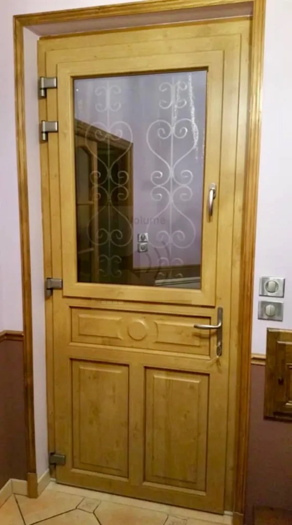 Entreprise de menuiserie pour la vente et pose d'une porte d’entrée PVC proche de Honfleur (14)