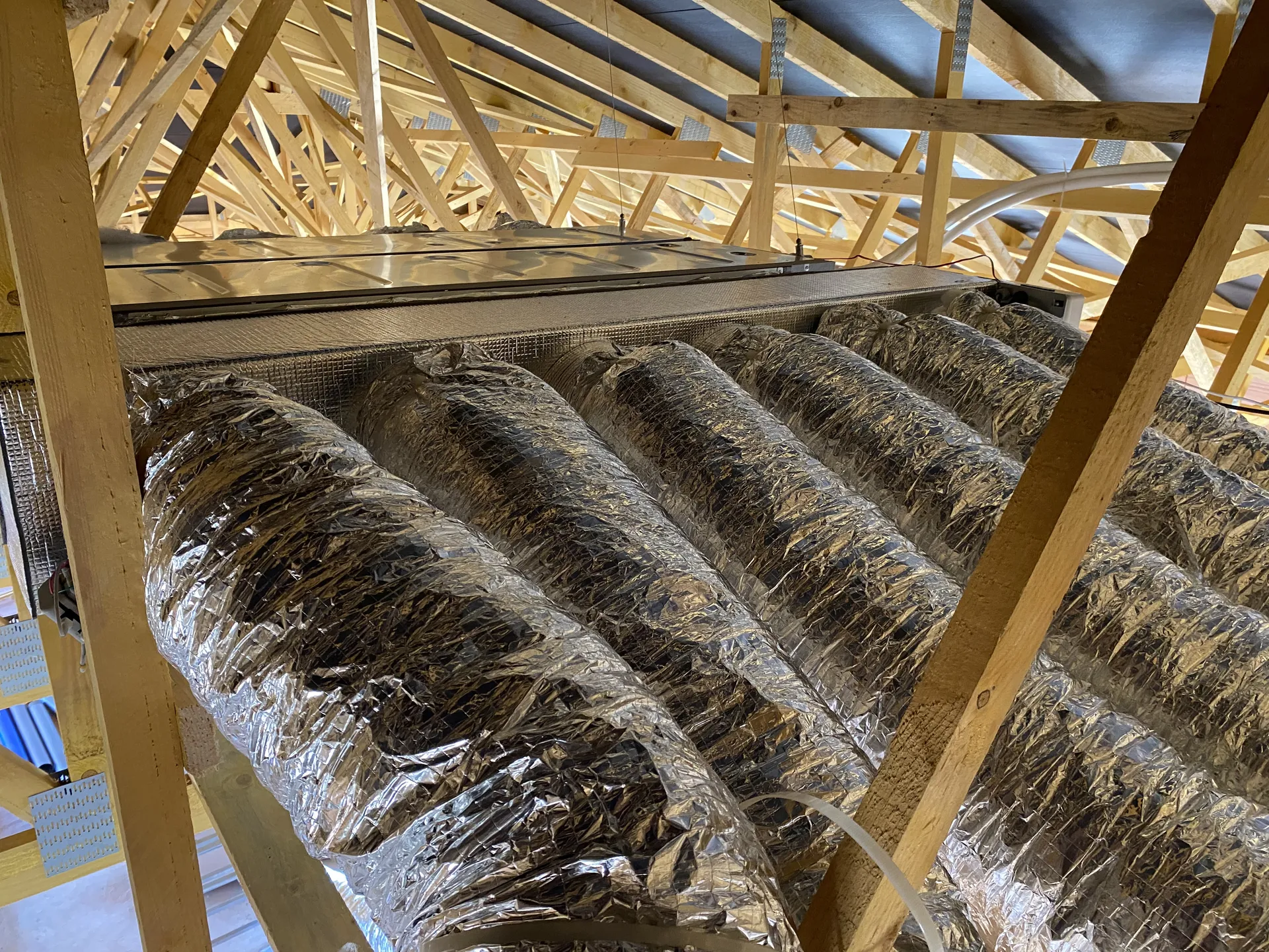 ose système gainable multisplits dans combles pour chauffage et climatisation d’une maison à Fronton