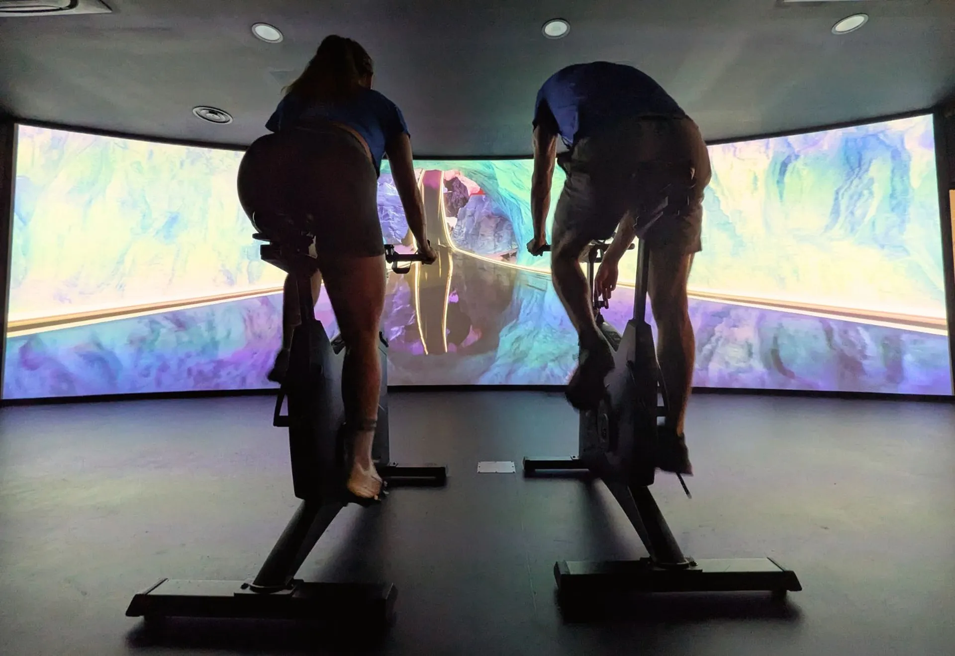 Cours de vélo en salle immersif à Mérignac