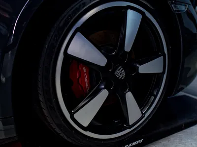 Finition brillante après polissage Porsche 911 50 Anniversaire
