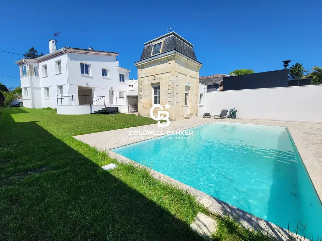 Maison à vendre à Bègles près de Bordeaux - avec piscine chauffée, suite parentale et jardin paysager