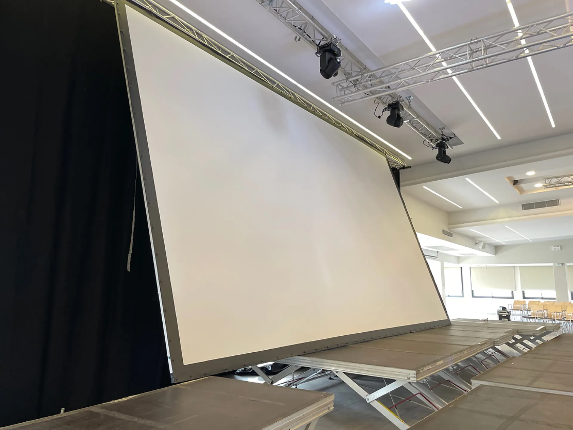 location écran cadre videoprojecteur à vitrolles dans les bouches du Rhône