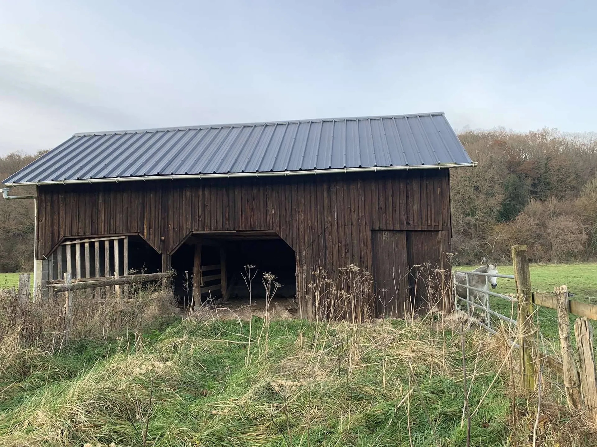 Région de BROGLIE (27270) Dans la vallée de La Charentonne : Terrain agricole sur 13 ha en nature d'herbage