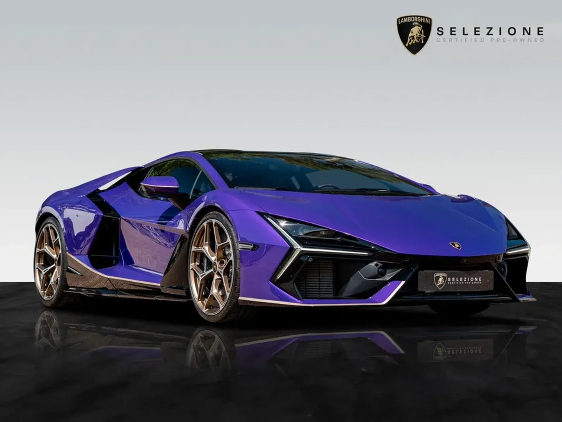 lamborghini-revuelto-profil-lateral-violet-jantes-forgees-bordeaux.