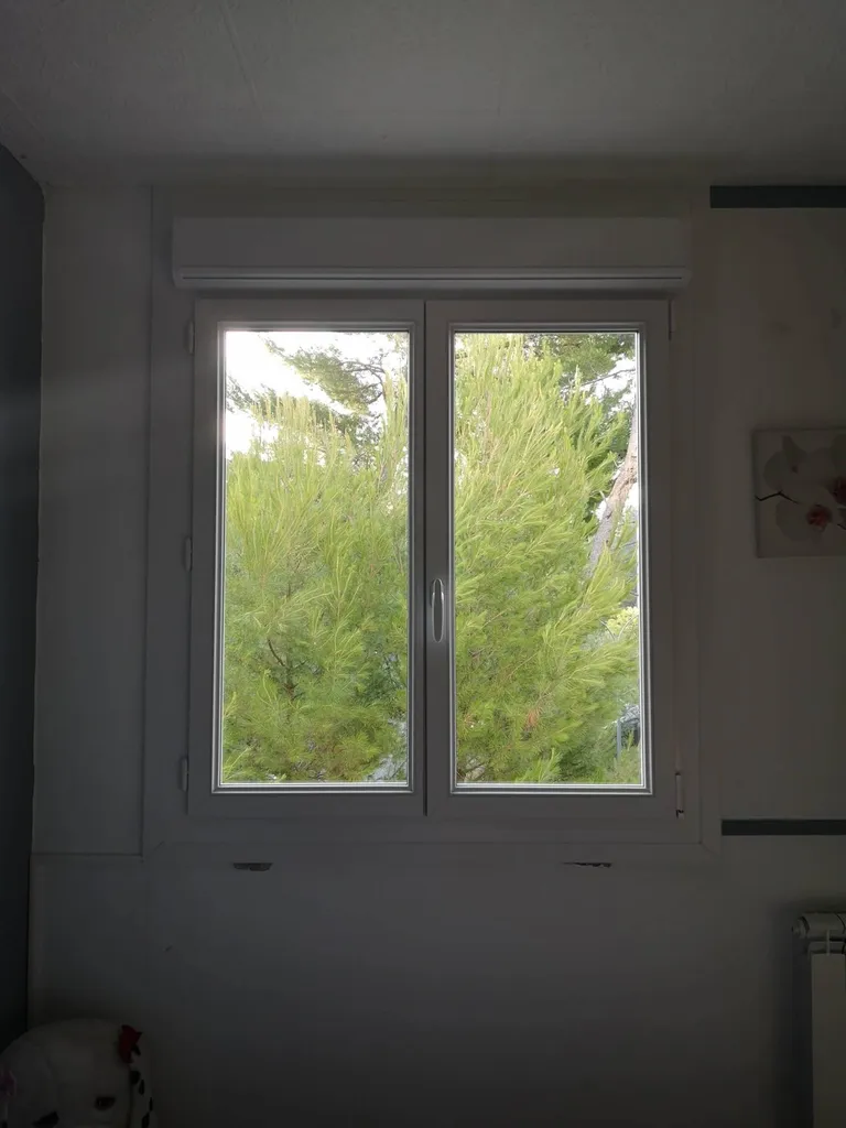 Fenetre PVC Blanc Grosfillex avec volet roulant interieur