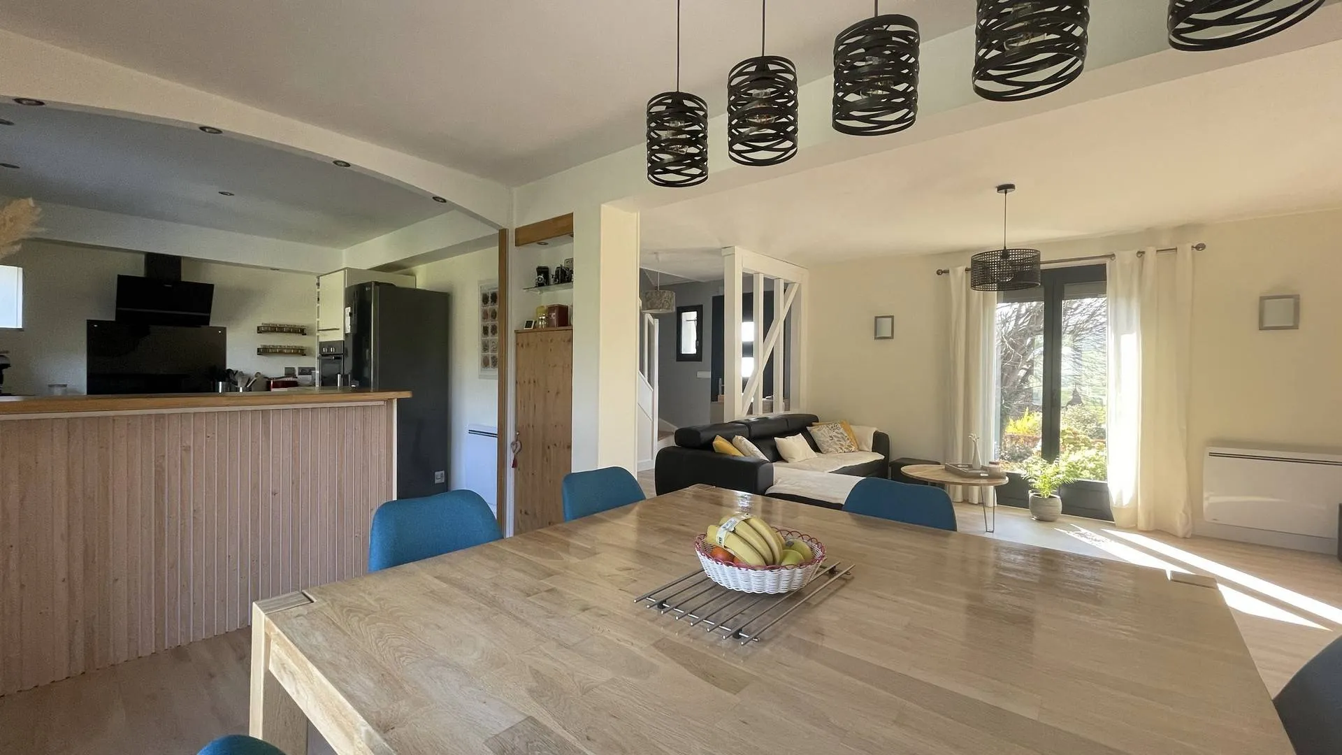 À vendre en Seine-Maritime : Maison avec sous-sol complet : Parfait pour stationner plusieurs véhicules et créer un espace atelier.