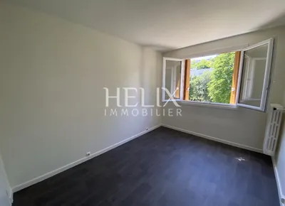 Appartement 5 pièces traversant Est/Ouest – Double séjour, balcon, 3 ch (poss. 4), cave et parking attitré