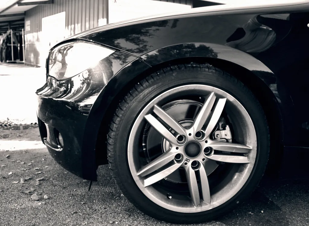 Rénovation complète de jantes aluminium abîmées par les trottoirs à Saint-Étienne