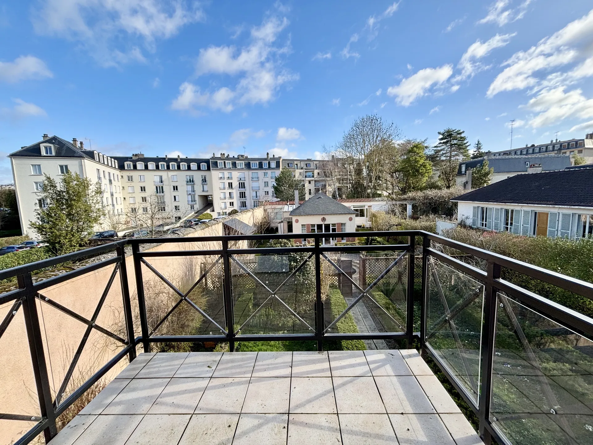 Vivre à Versailles dans un superbe appartement lumineux de 122 m² avec jardin privatif à 200 mètres du Château de Versailles