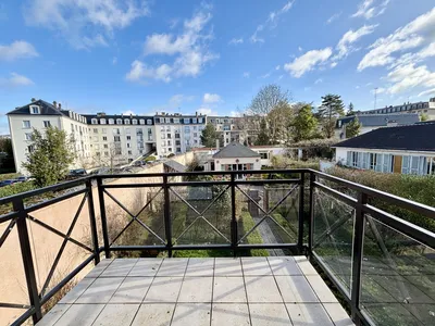 Vivre à Versailles dans un superbe appartement lumineux de 122 m² avec jardin privatif à 200 mètres du Château de Versailles