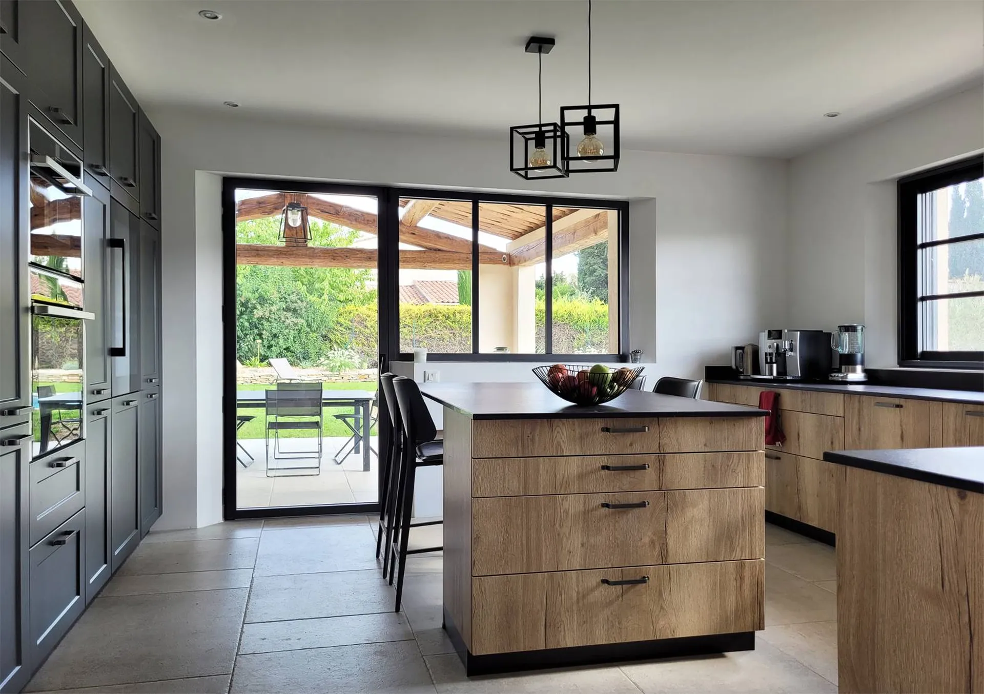 La composition de la cuisine est un élément essentiel travaillée à la réalisation des plans de votre maison