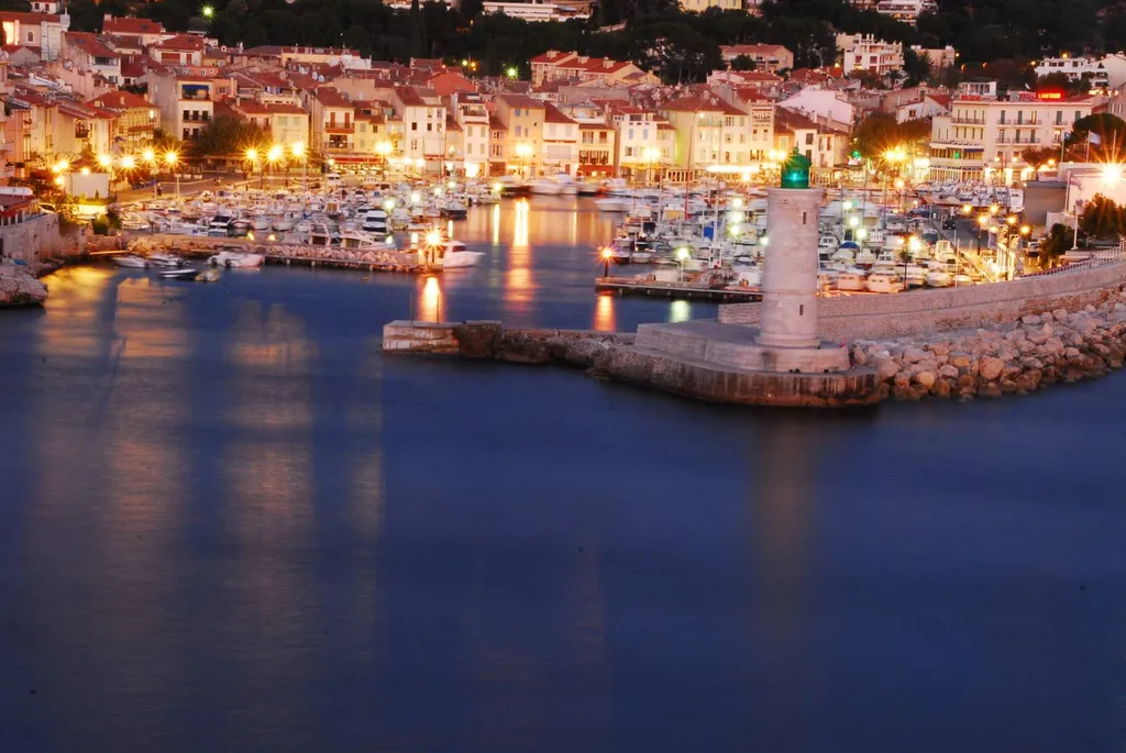 Maison Cassis  pieds dans l'eau