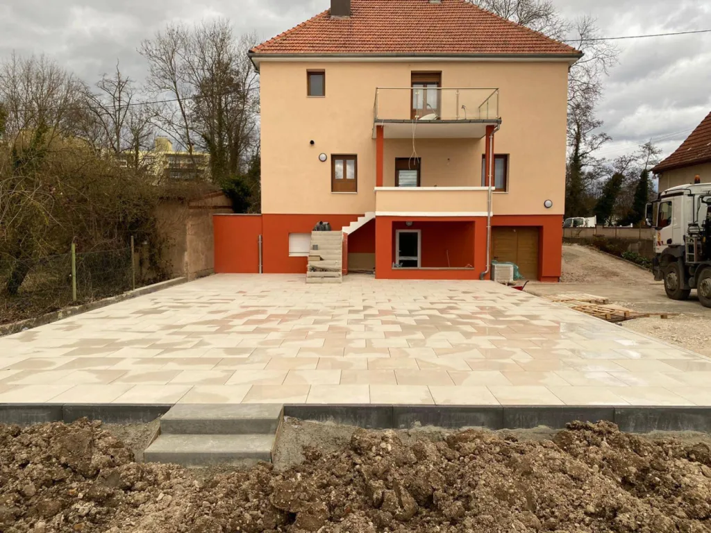 Création d'une terrasse extérieure pour une maison à Strasbourg