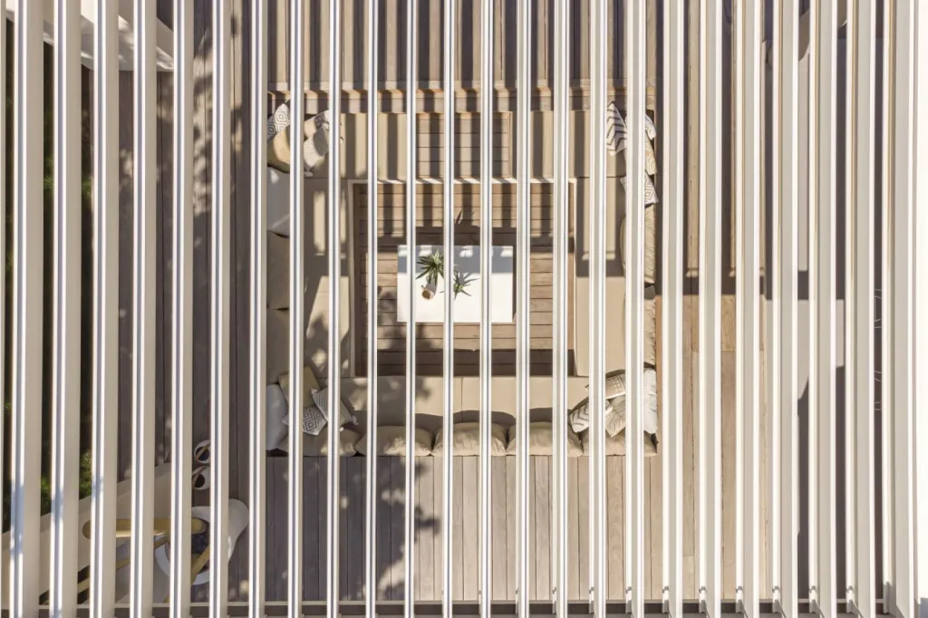 pergola bioclimatique RENSON à St Cannât posée par ROSSI