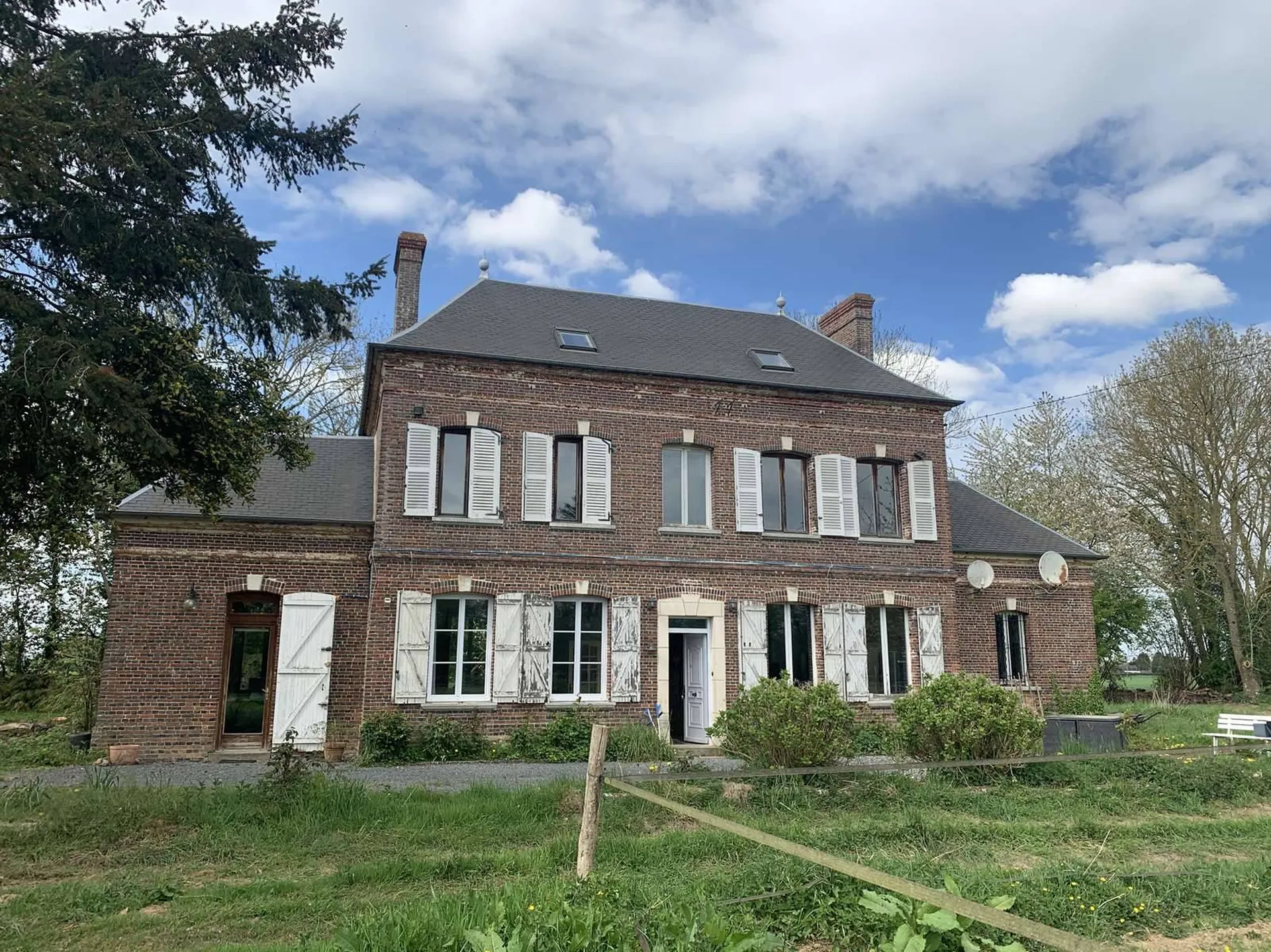 A vendre - Dans la région de BERNAY (27300) : une propriété équestre avec 3 HA 80 A de terrain