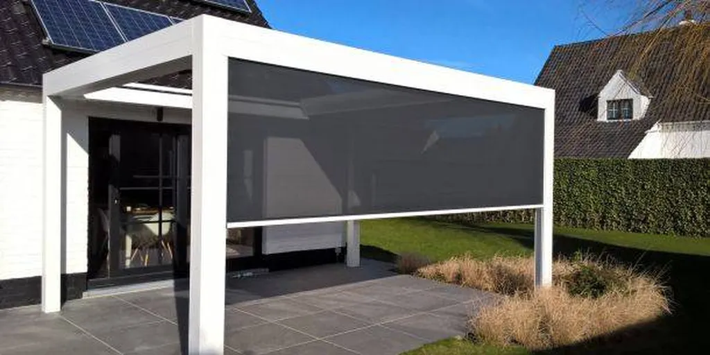 Pergola bioclimatique blanche avec store zip