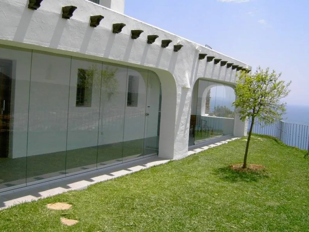pose de paroi vitrée pour fermeture de terrasse