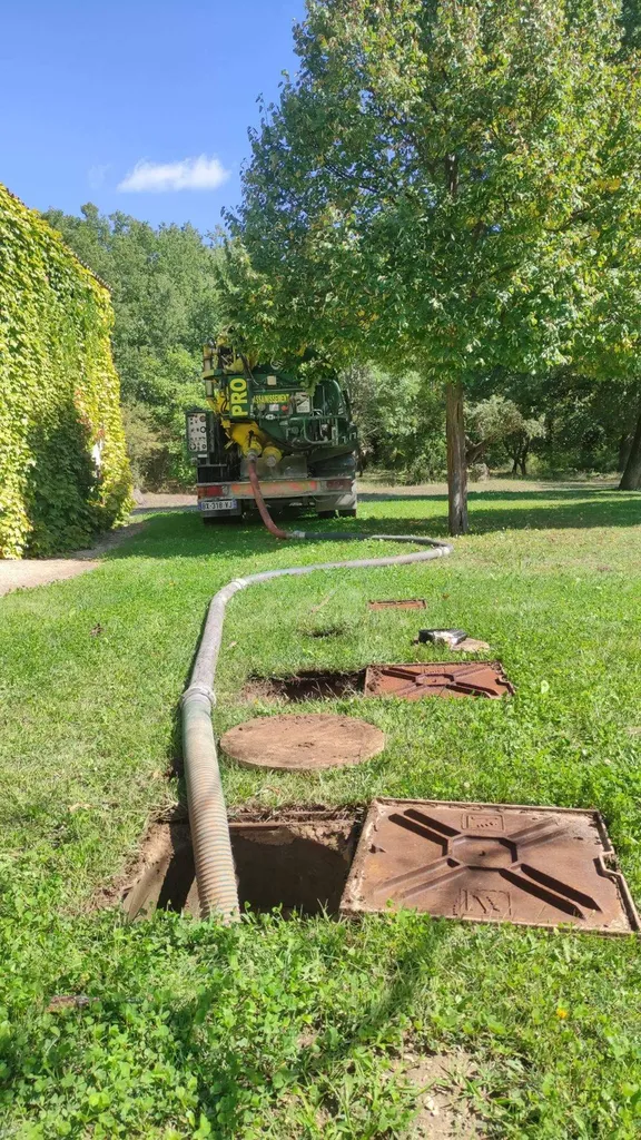 Vidange d'une fosse septique à Pertuis