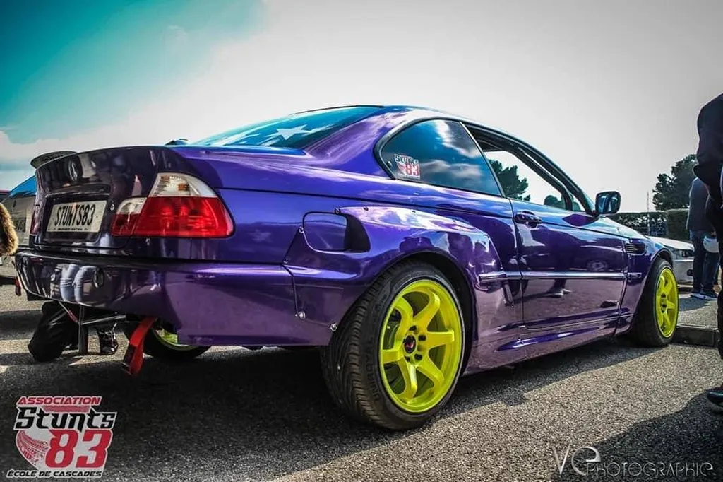 Covering intégral personnalisé pour une BMW 330 sur Brignoles Var