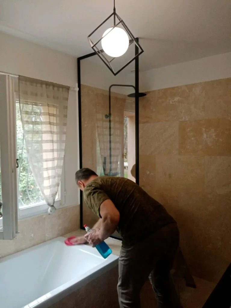 Pose et fabrication d'un Pare douche sur mesure à Pelissanne