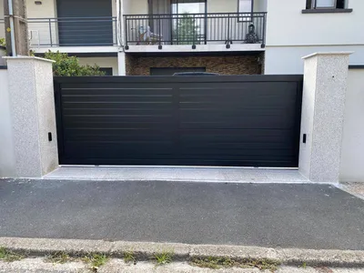 Portail coulissant sur mesure à Bordeaux installé par Aquit'M