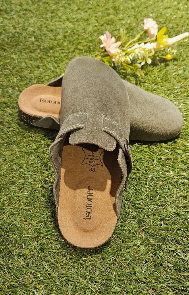 Sabots/mules ISOTONER kaki disponible chez Evasion à Eu