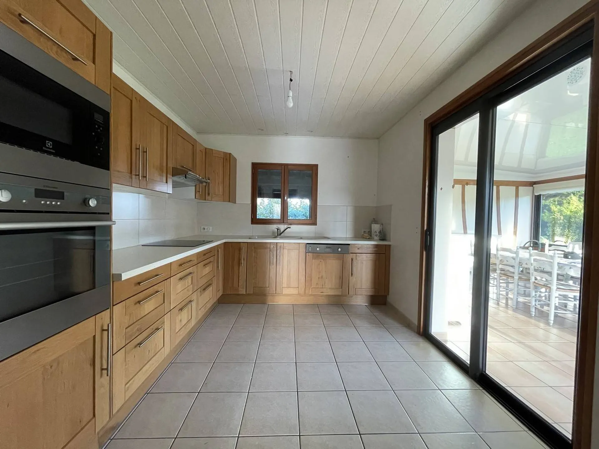 SOUS OFFRE Maison traditionnelle de 160,60 m² avec dépendance de 45m², sur son son terrain de 2 970 m², à proximité des commerces de Saint Nicolas d'Aliermont, Seine Maritime, 76