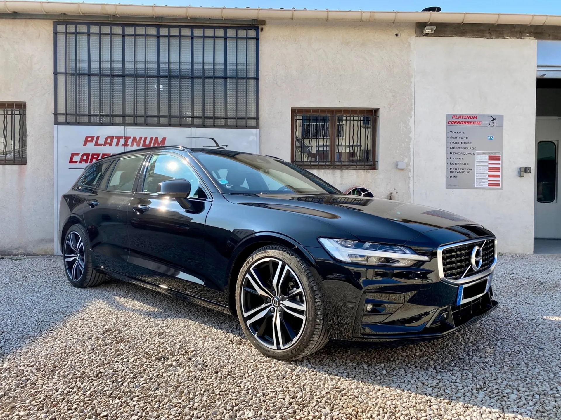 Réparation carrosserie à Carnoux 13470, Volvo Marseille V60 choc avant avec franchise offerte 
