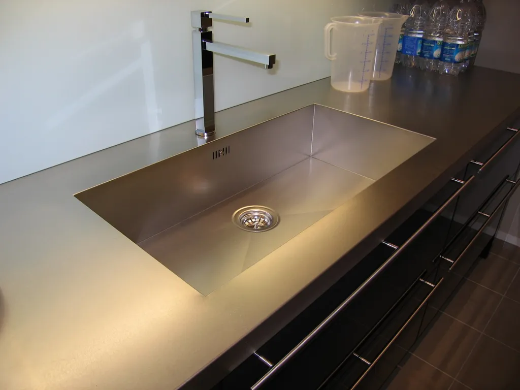 Évier Baronga 80 cm de large soudé dans plans de travail inx sur mesure Marseille