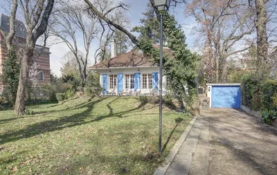 Exclusivité à Le Vésinet à vendre une belle maison familiale de 250 M² avec grand parc arboré à 3 minutes du parc des Ibis.
