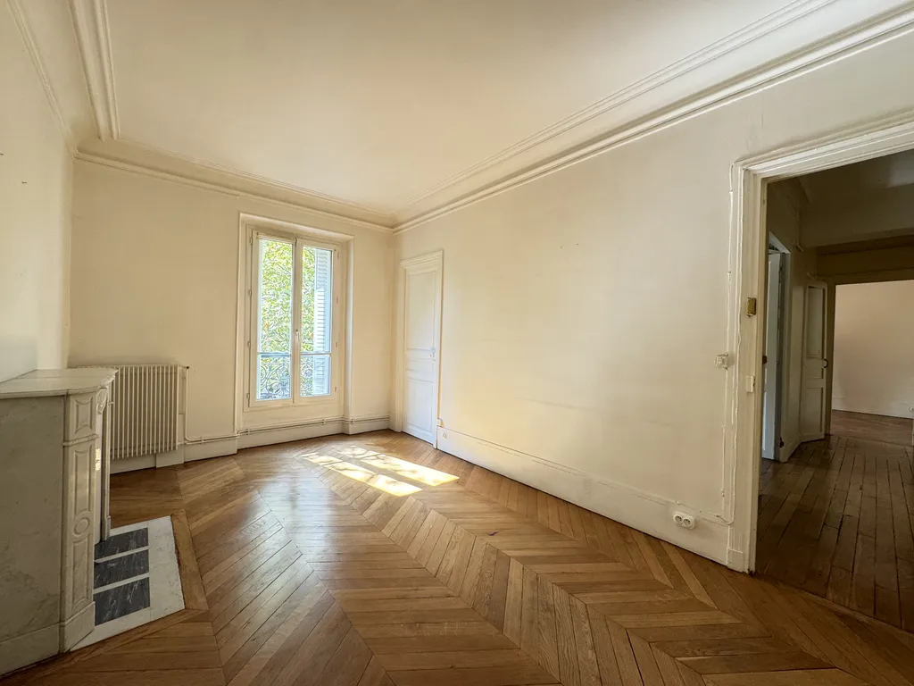 A Vendre 3 Pièces - 2 Chambres 50 m2 entièrement à rénover / Parc de La Villette 75019